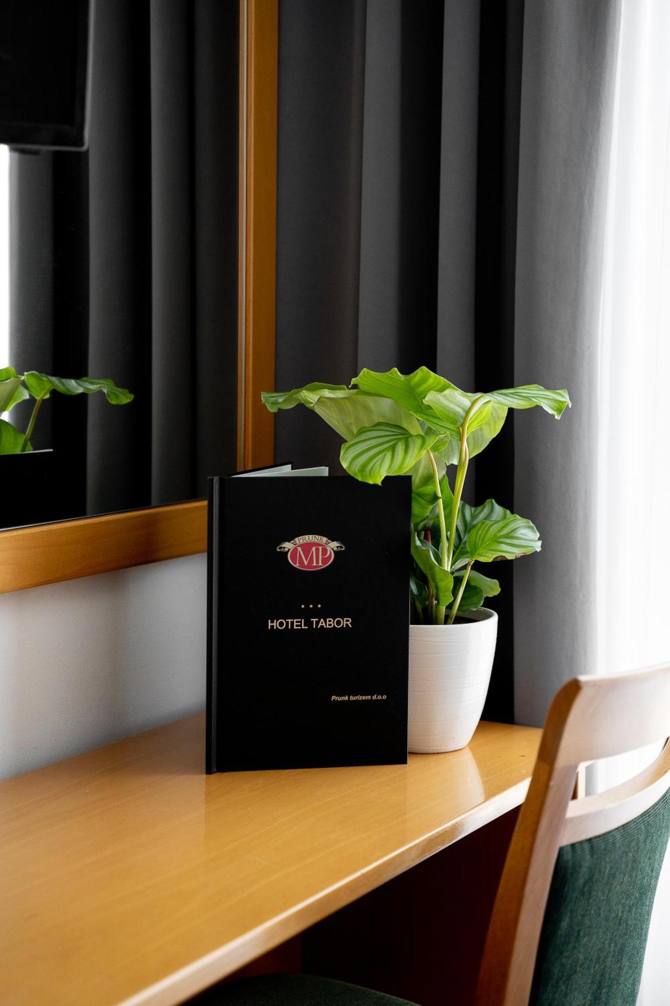 Hotel Tabor Sežana エクステリア 写真