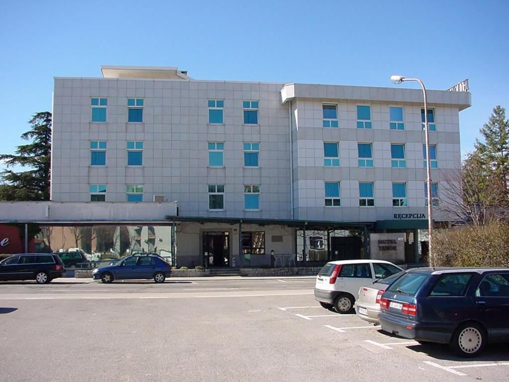 Hotel Tabor Sežana エクステリア 写真