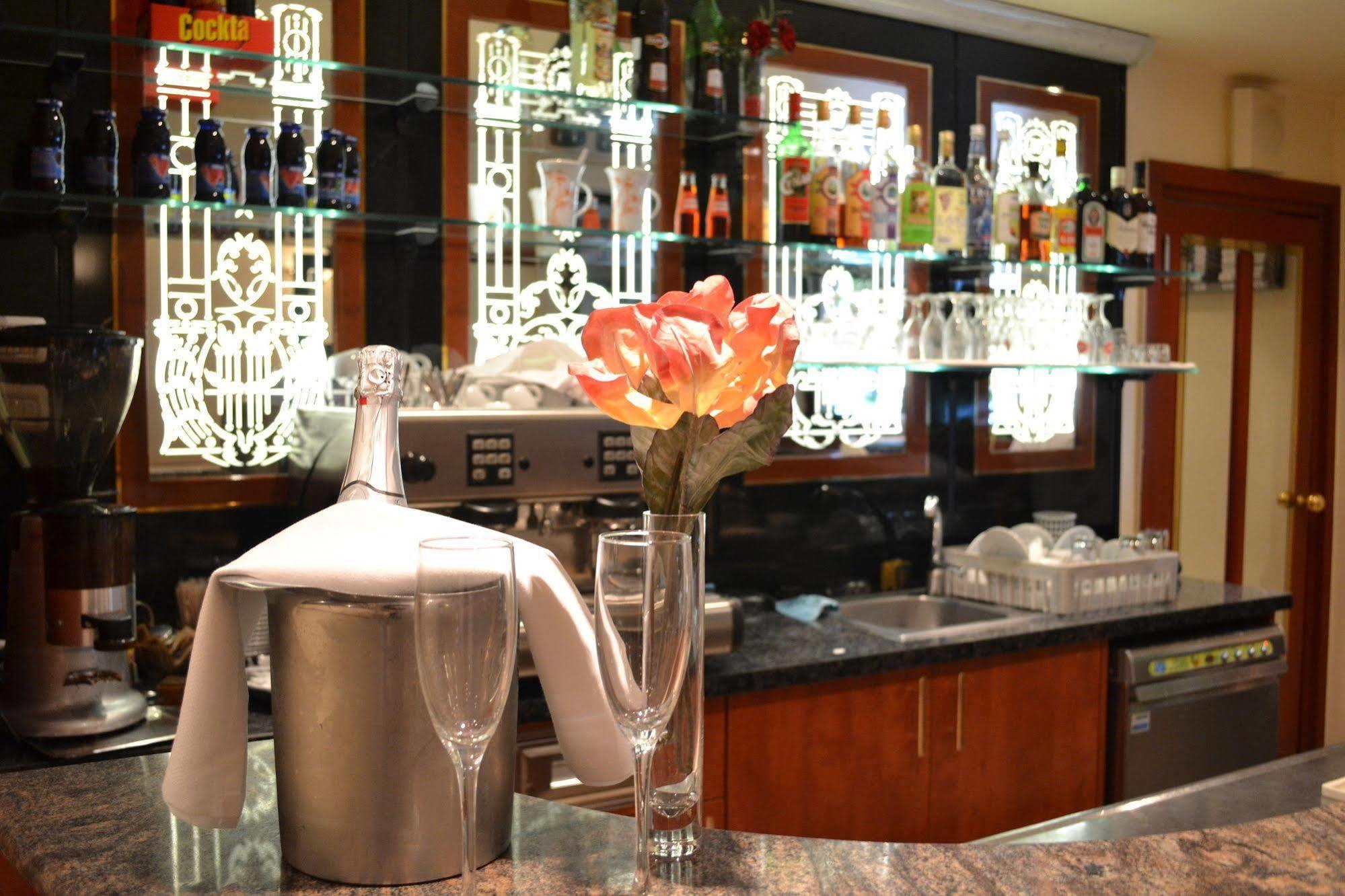 Hotel Tabor Sežana エクステリア 写真